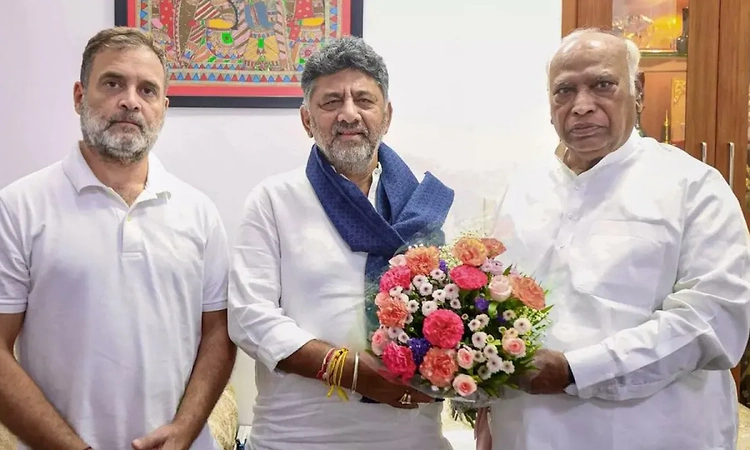 DK Shivakumar arriving for Congress Legislature Party meeting in Bengaluru