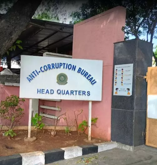 ACB officials seize cash from Narahari Rao 's bank locker.
