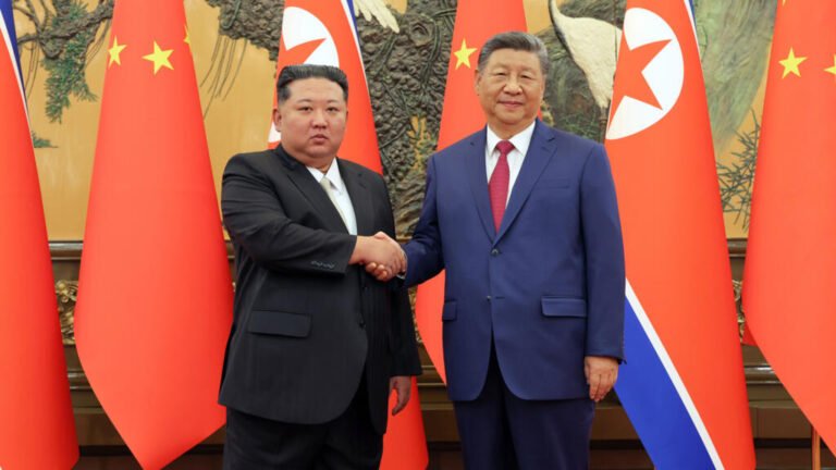 Chinese President Xi Jinping and North Korean leader Kim Jong Un during a ceremonial welcome in Pyongyang.