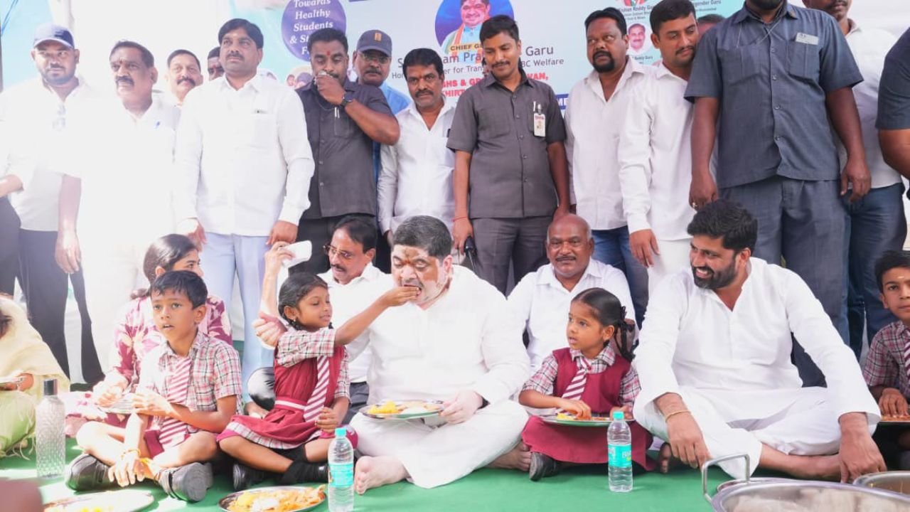 Breakfast Scheme launch for government school students by Minister Ponnam Prabhakar at Lok Bhavan School in Hyderabad.