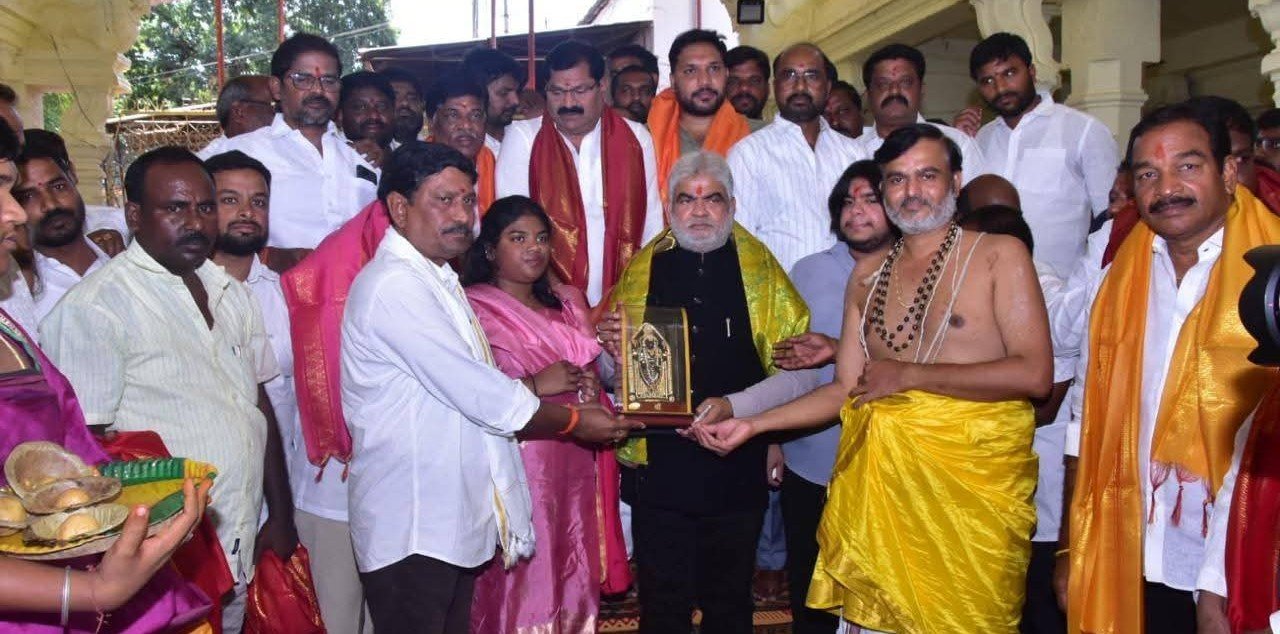 Gaddam Prasad Kumar offering special prayers at Ananthagiri Padmanabha Swamy Temple on his birthd