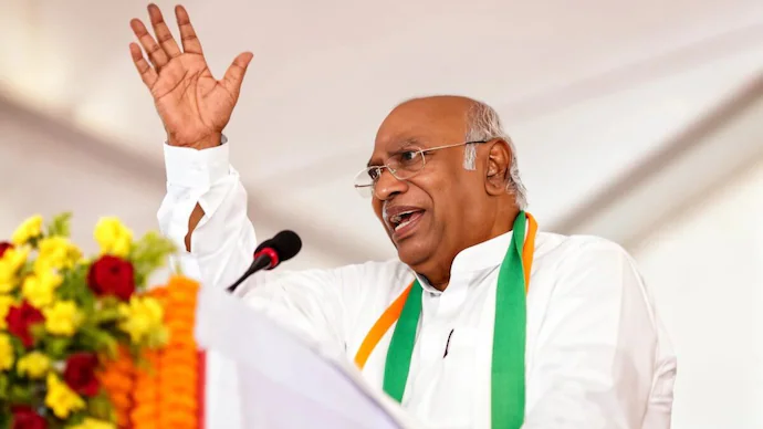 Mallikarjun Kharge speaking at Congress convention in Bengaluru.
