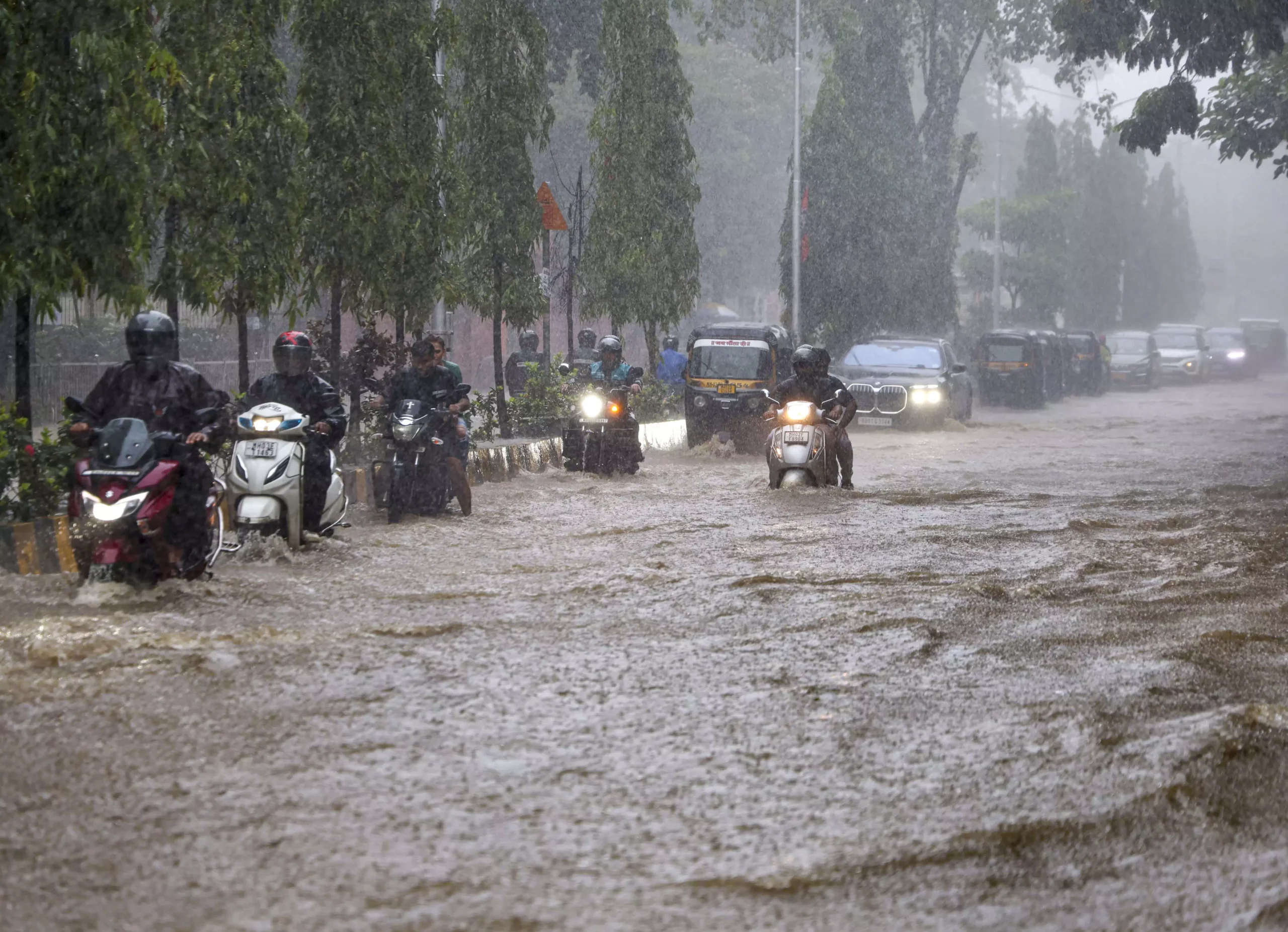 Heavy rain lashes Mumbai as IMD issues red alert.