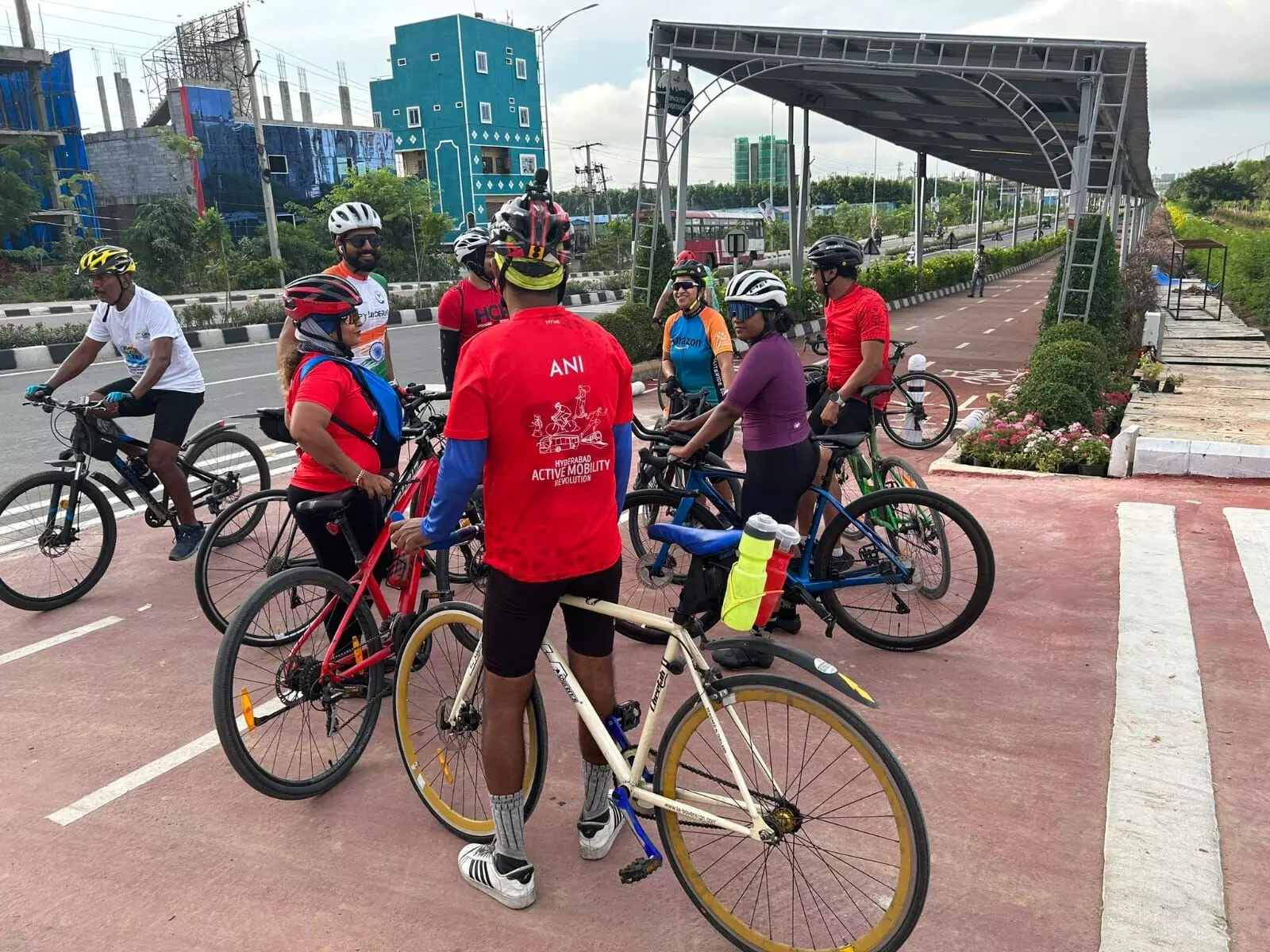 Cyclists Oppose Removal of Solar Roof Cycle Track Section