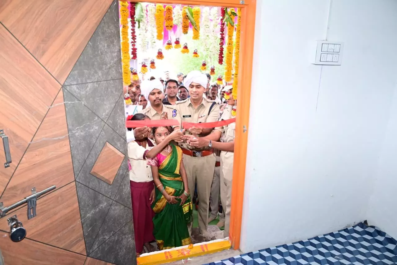 Adilabad Police inaugurates library for tribal job aspirants.