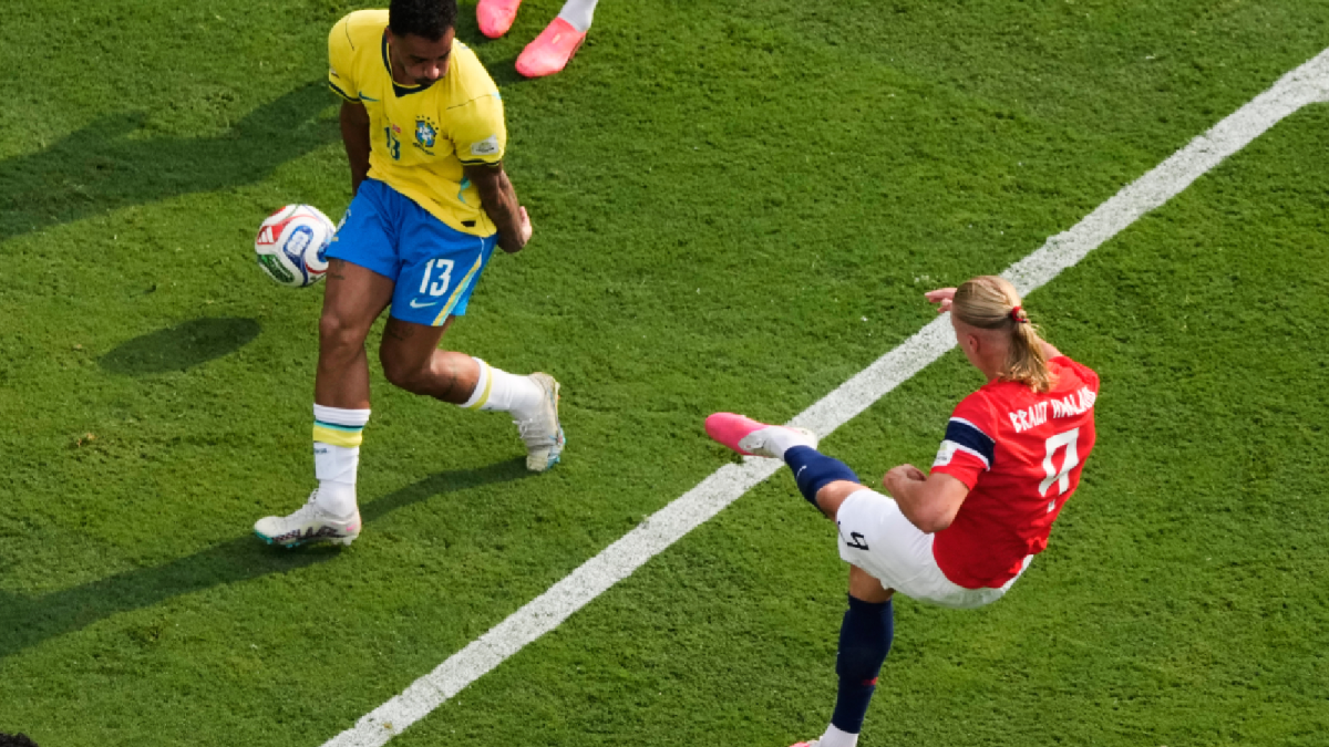 Norway players celebrate after defeating Brazil.