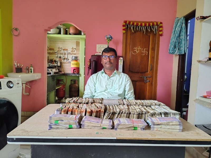 ACB officials arrest municipal engineer in Peddapalli bribery case.