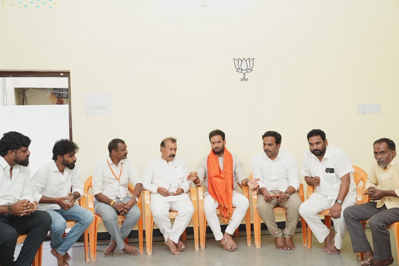 Ravi Kumar Yadav interacting with voters during SIR programme.
