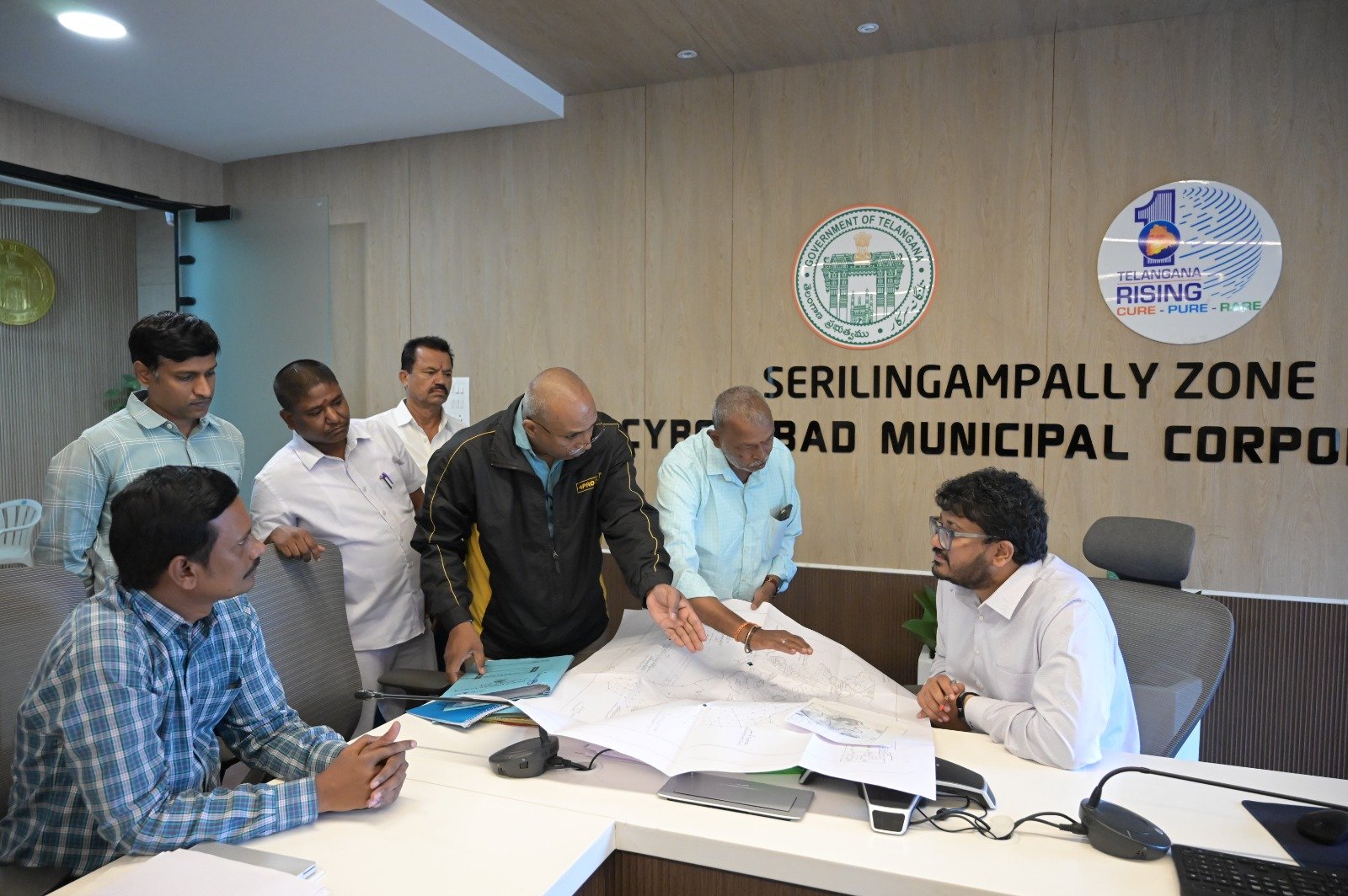 Narayan Amit IAS receiving public grievances at Prajavani program.