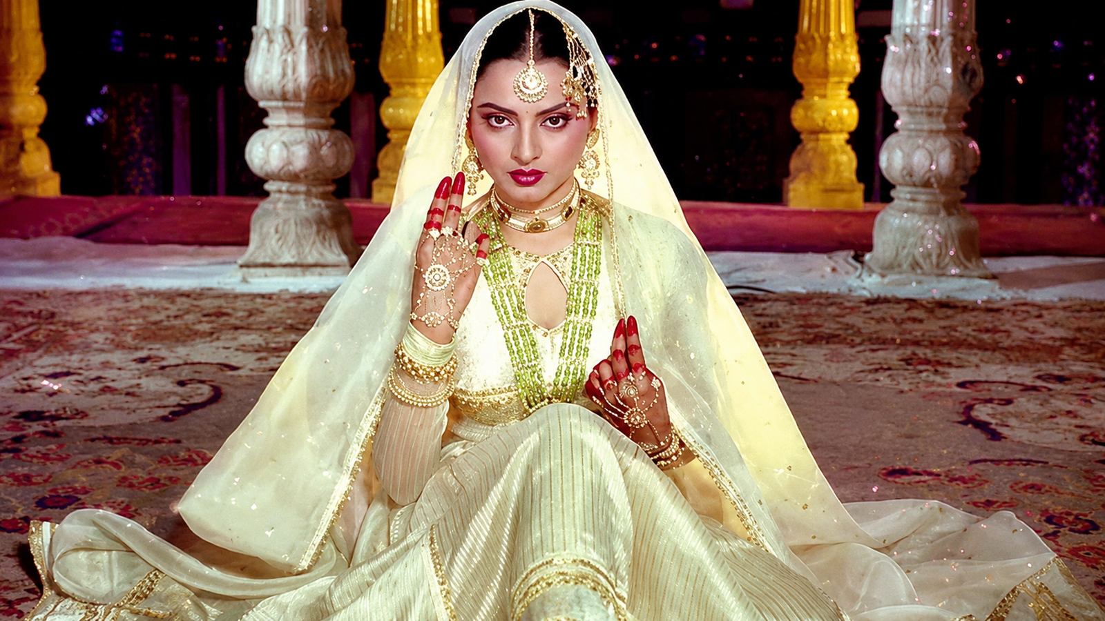 Rekha receiving Excellence in Cinema Award at IFFM 2026.