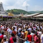 తిరుమలలో భక్తుల రద్దీ కొనసాగుతోంది.. 18 గంటల వరకు సర్వదర్శనానికి వేచి చూడాల్సిన పరిస్థితి