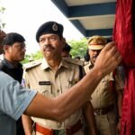 తెలంగాణలో సంచలనం.. కరీంనగర్‌లో అర్థరాత్రి భారీ దోపిడీ.. తుపాకులతో బెదిరించి రూ.21 లక్షలు, 66 తులాల బంగారం దోపిడీ