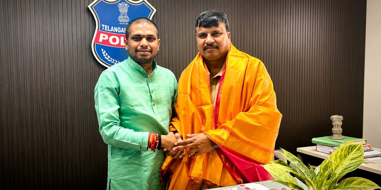 Madhu Kumar Upputuri congratulates new Chandanagar CI Sridhar.