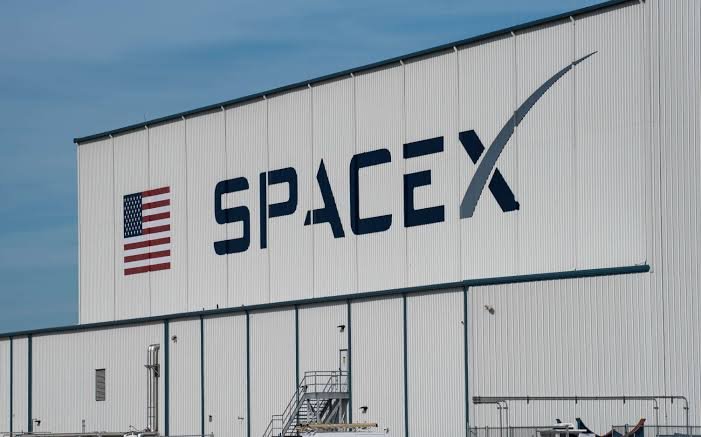 SpaceX Starship launching with Starlink V3 satellites into space.