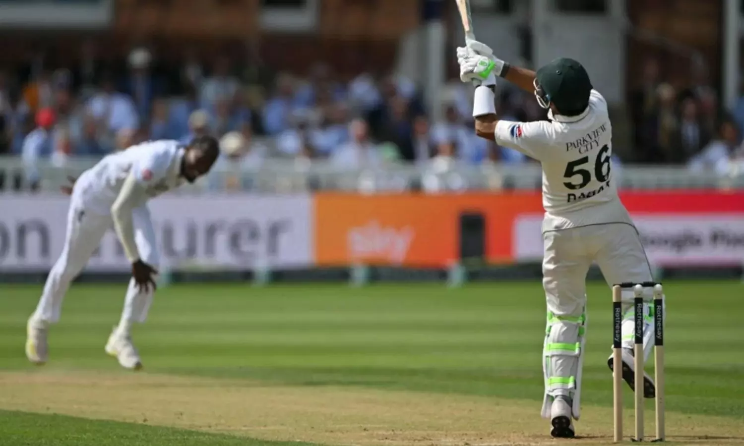 Babar Azam reacts after Jofra Archer's bouncer dismissal.