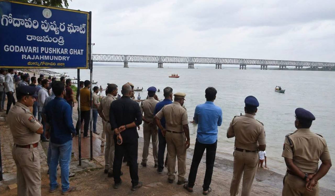 Rajamahendravaram Family Suicide spot