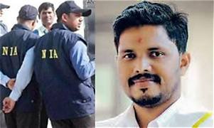 NIA officers arrest accused Ummar Farook in Kochi.