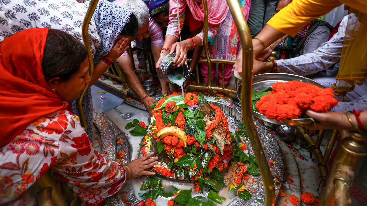 Devotees gather at Shiva temples on Sawan ’s final Monday.