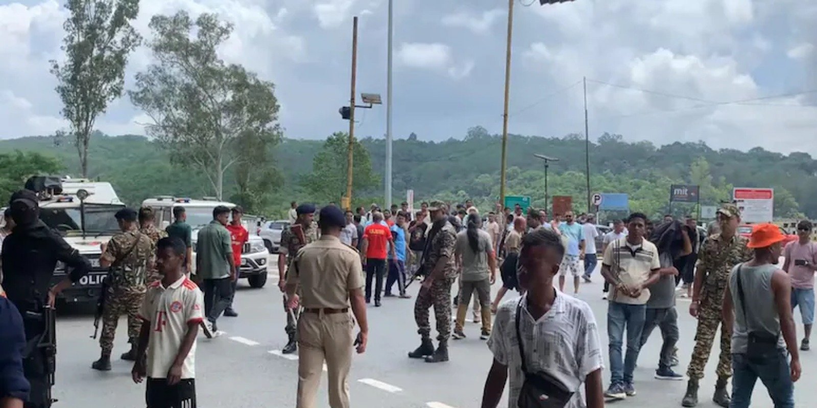 Tourists and vehicles in Shillong amid Meghalaya tourism concerns