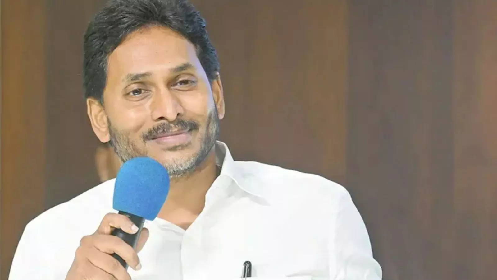 Jagan meeting YSRCP leaders in Tadepalli