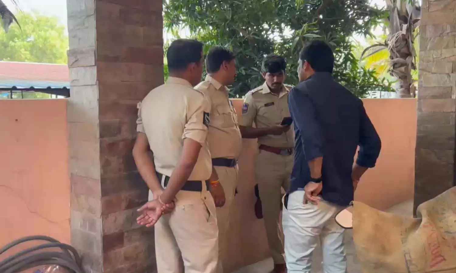 Alwal police investigate husband murder case in Hyderabad.