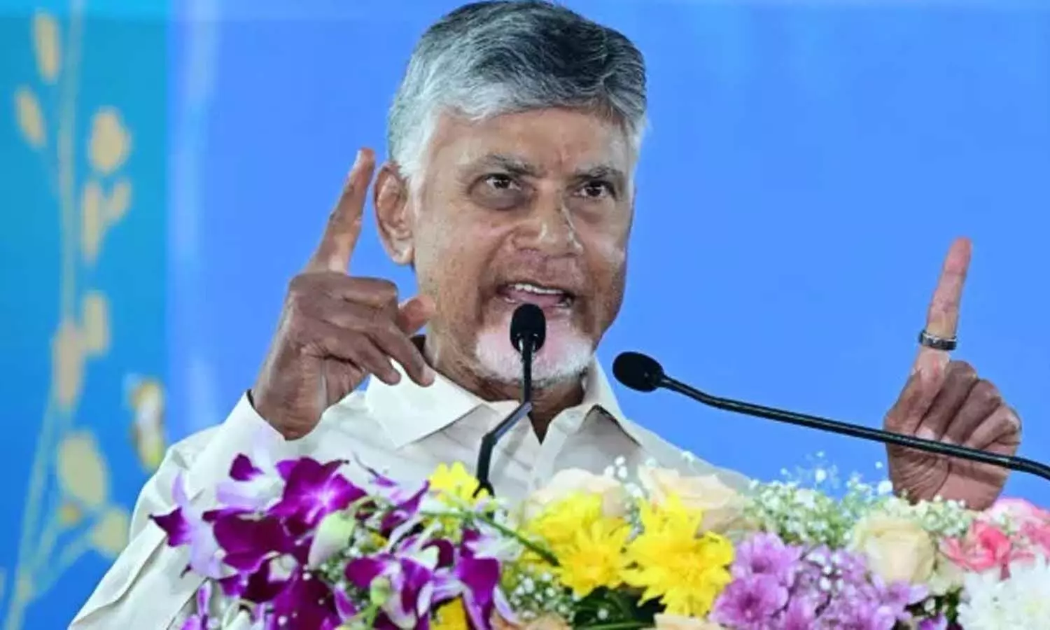 Chandrababu distributing house pattas to families in Vijayawada