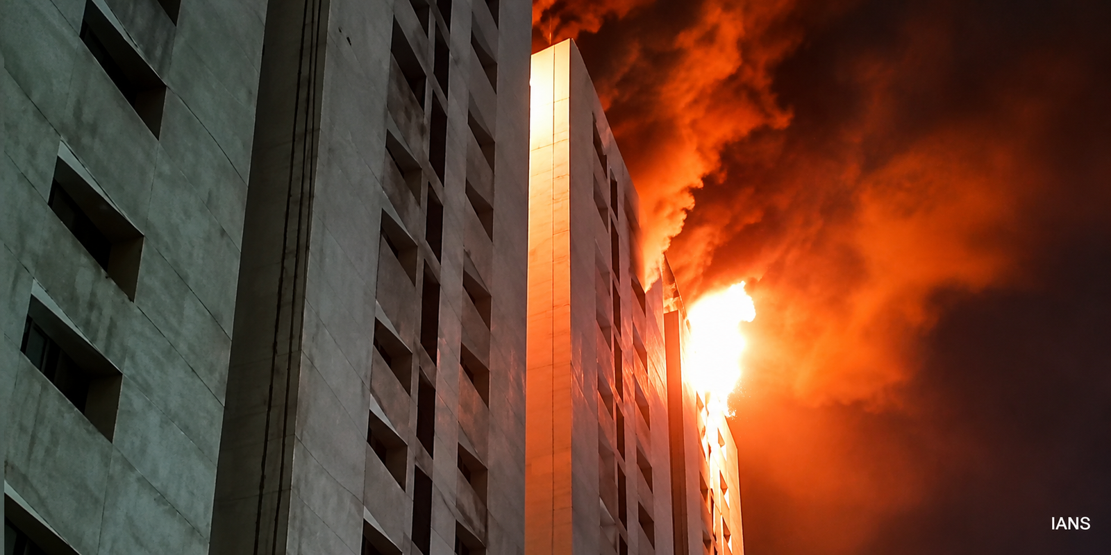 Firefighters battle blaze at Surat textile market