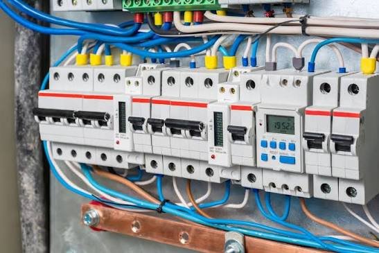 Electrical Fuse safety and fuse wire installation