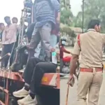కేసీఆర్ పాటలు పెట్టినందుకు భక్తులపై ఎస్‌ఐ దౌర్జన్యం.. వీడియో
