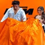 ప్రియుడి బైక్ కోసం తండ్రి స్నేహితుడి ఇంట్లో బంగారం చోరీ.. సోషల్ మీడియా రీల్‌తో దొరికిన జంట