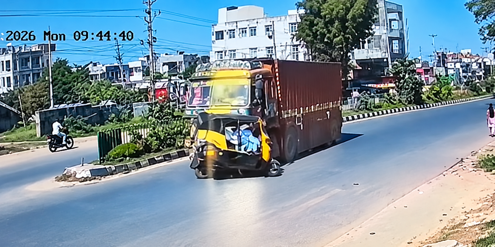 Lorry hits auto near Naspur Gate in Mancherial district