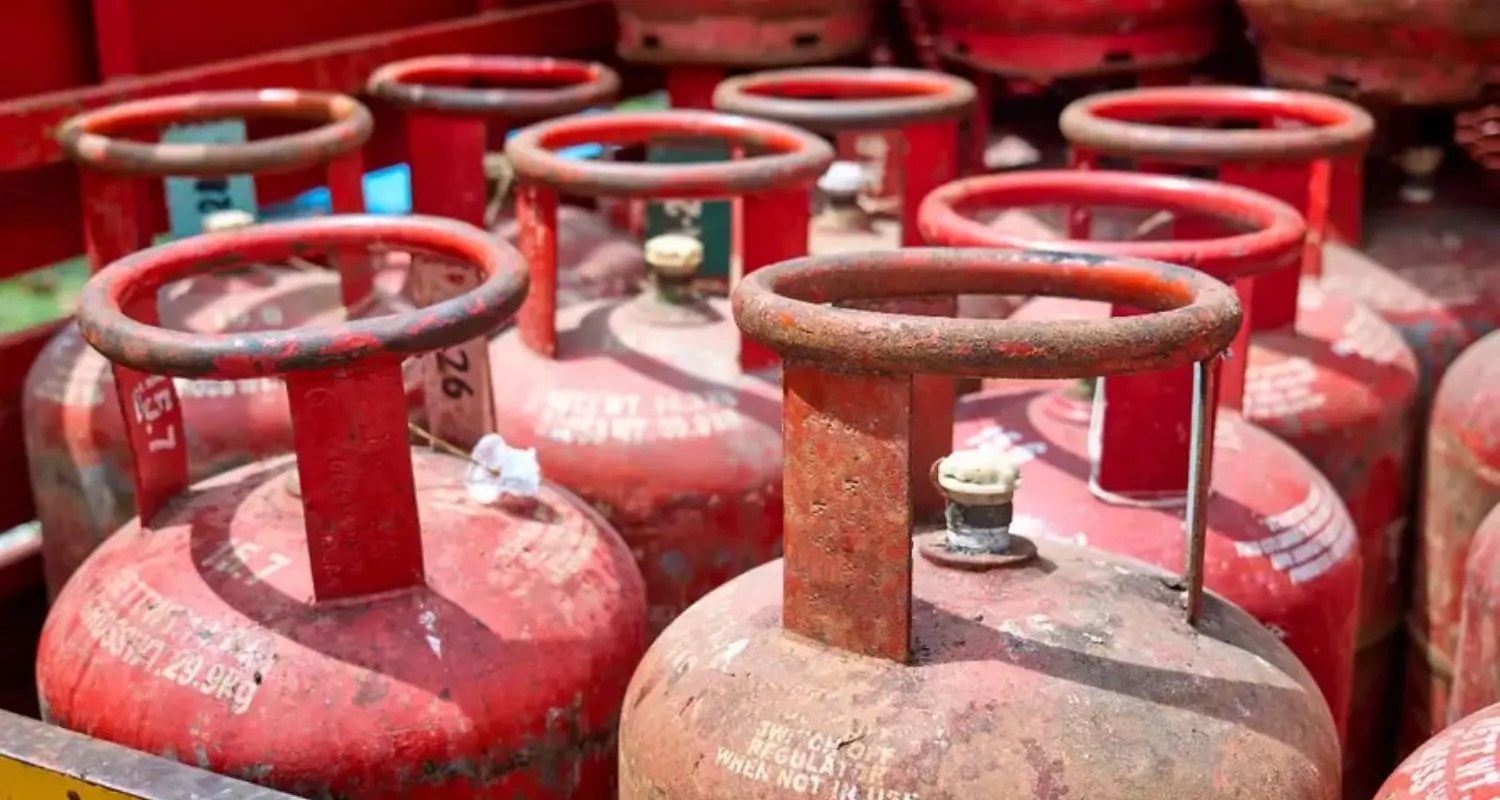 Rural LPG Booking Interval Cut to 25 Days by Centre