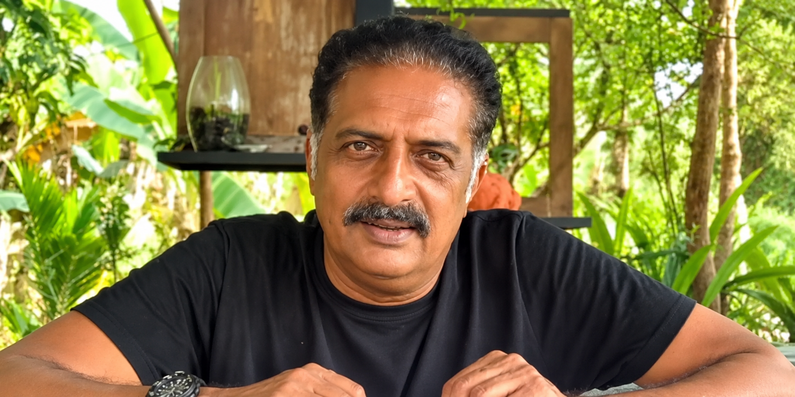 Prakash Raj speaking about vote rights and Constitution