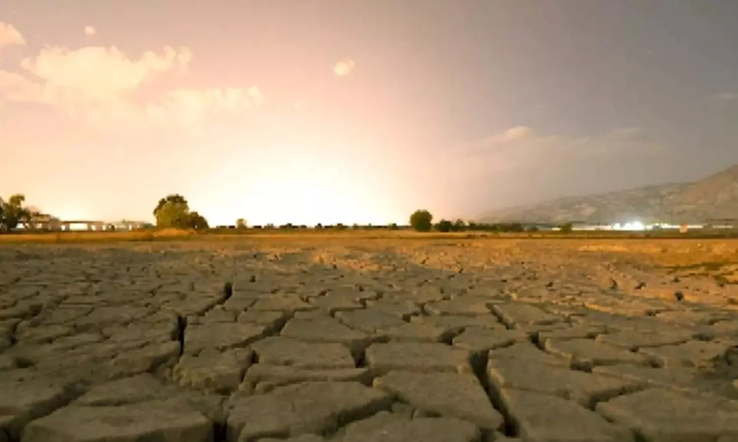 El Niño weather pattern raises concerns over India's winter temperatures and crops.