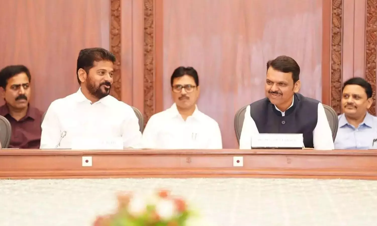 Telangana and Maharashtra leaders discuss the Thummidihatti Barrage project.