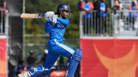 India Pakistan T20 match, Abhishek Sharma and Tilak Varma batting