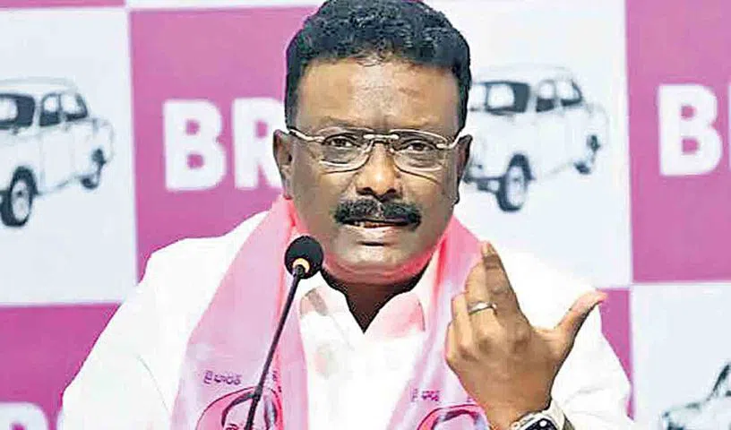 Dasoju Sravan demands action on Telangana education crisis