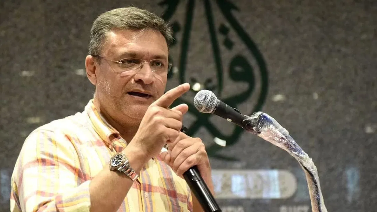 Akbaruddin Owaisi speaking to students at an education campus