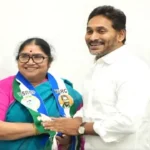 టీడీపీకి షాక్.. వైసీపీలో చేరిన మాజీ ఎమ్మెల్యే గుండ లక్ష్మీదేవి