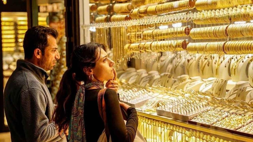 Gold and silver prices decline across major Indian cities on October 22.