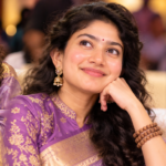 సాయి పల్లవి చీరకట్టుకు ఫిదా అవుతున్న ఫ్యాన్స్.. దీపావళికి పర్ఫెక్ట్ ట్రెడిషనల్ లుక్!