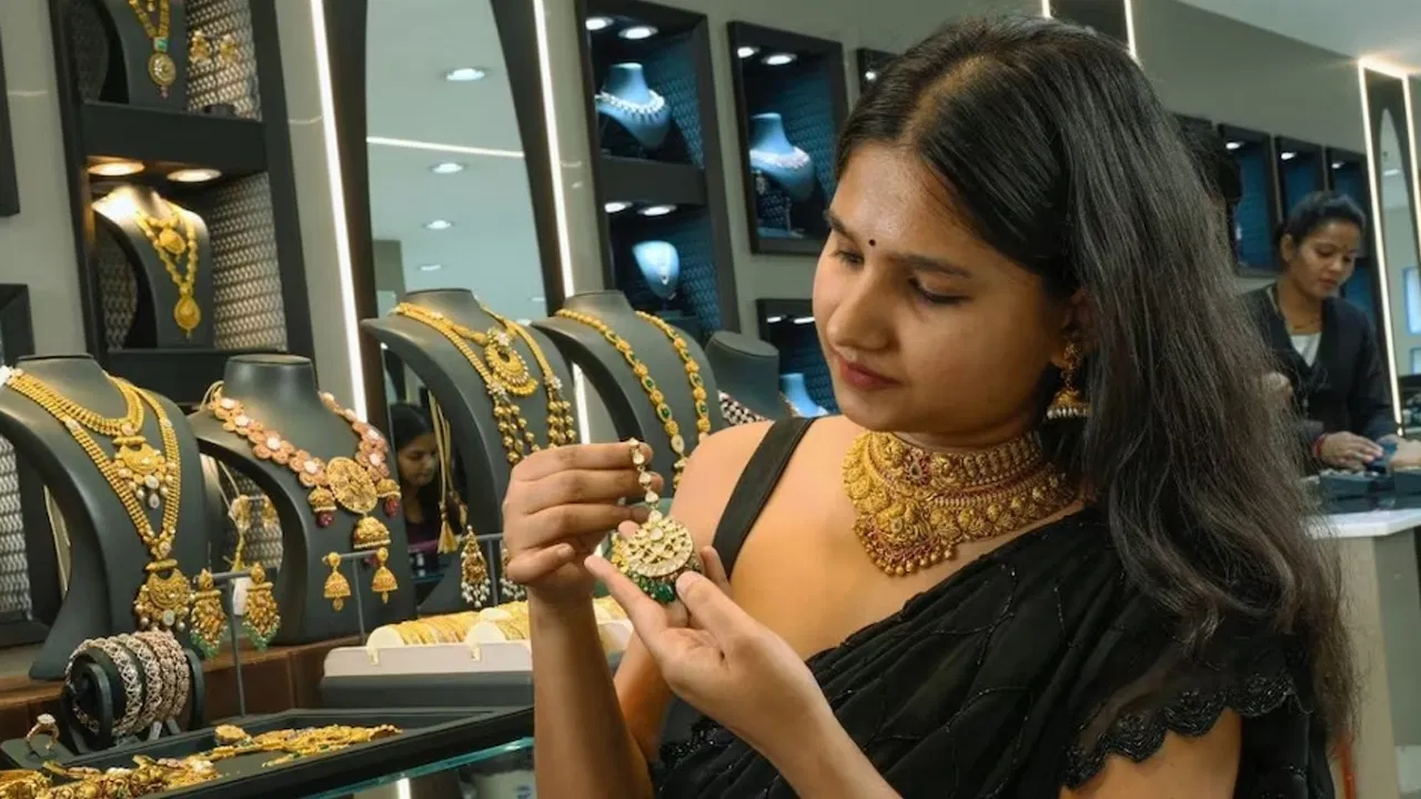 Gold and silver prices fall slightly across major Indian cities.