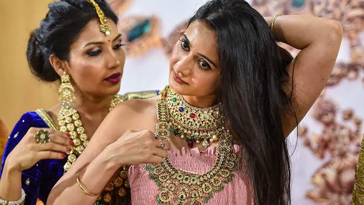 Gold and silver prices on October 7 in India