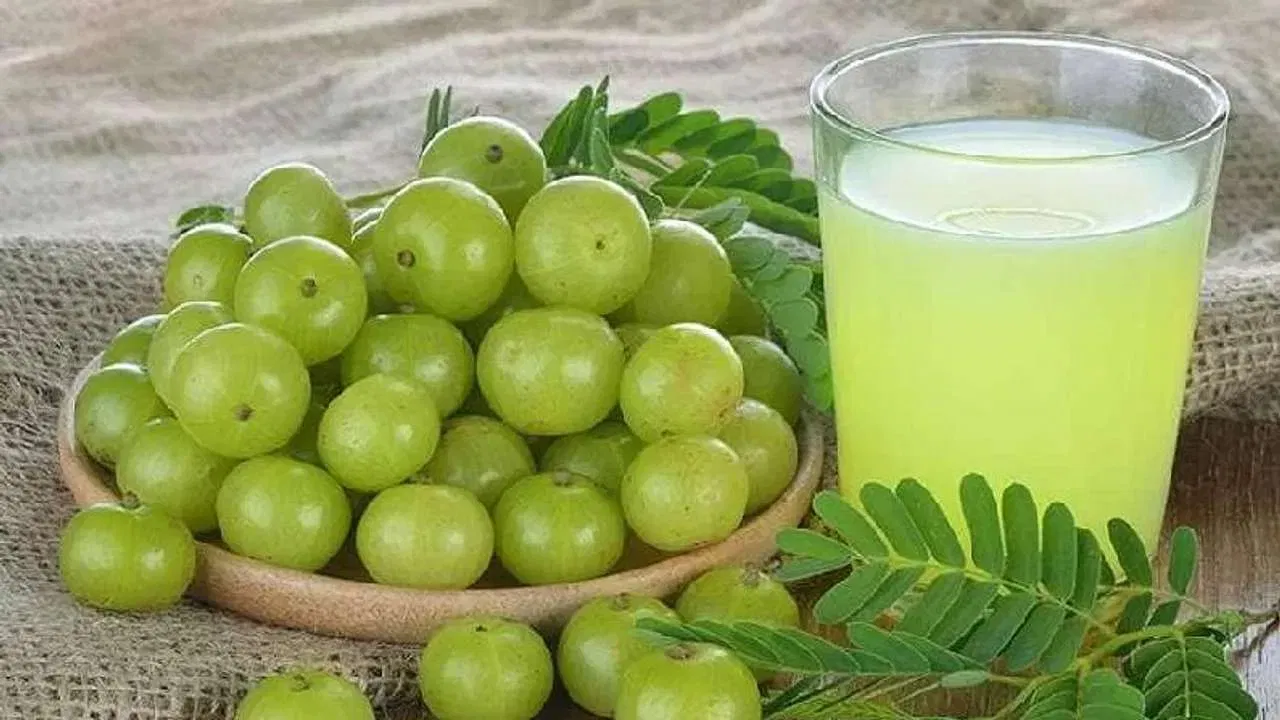 Guava and amla fruits showing their health benefits and nutrition
