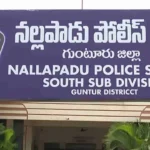 ఆ రోడ్డుపై రాత్రి ప్రయాణమంటేనే భయం.. కర్రలు పట్టుకుని గస్తీ కాస్తున్న యువకులు