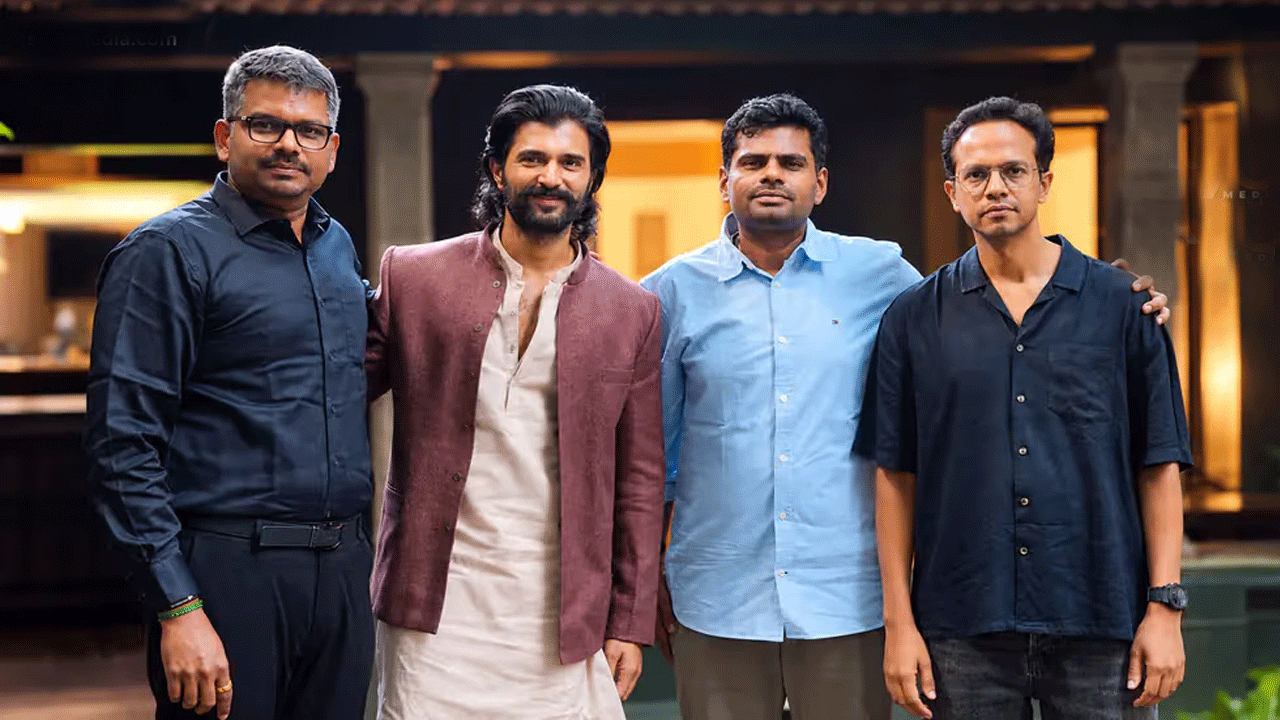 Vijay Deverakonda praises Annamalai during Ranabaali movie promotions.